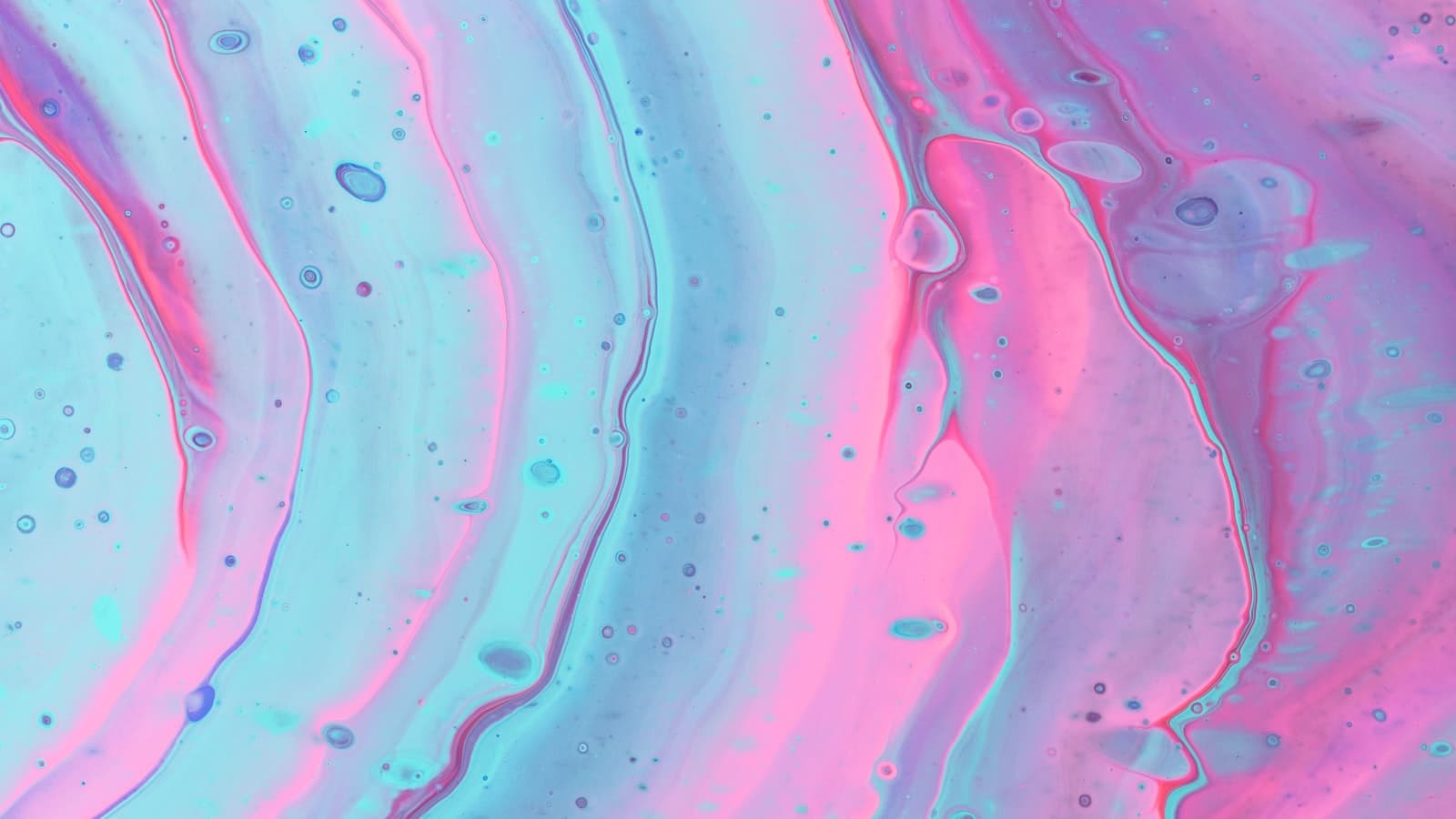 Wet paint in overlapping colors
